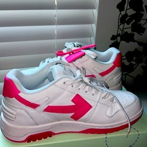 100% AUTHENTIC OFF-WHITE Out of Office Calf White and Fuchsia